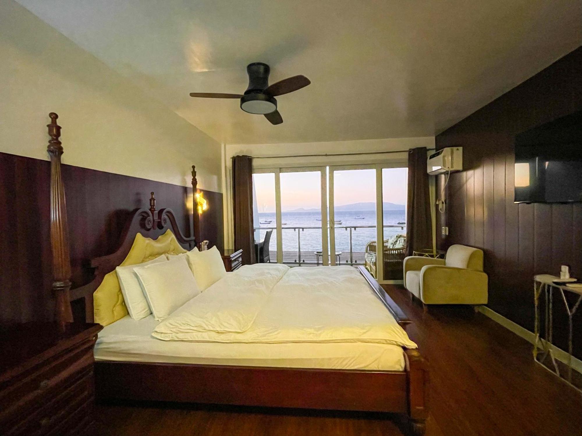 Montani Beach Resort Puerto Galera Powered By Cocotel Екстериор снимка