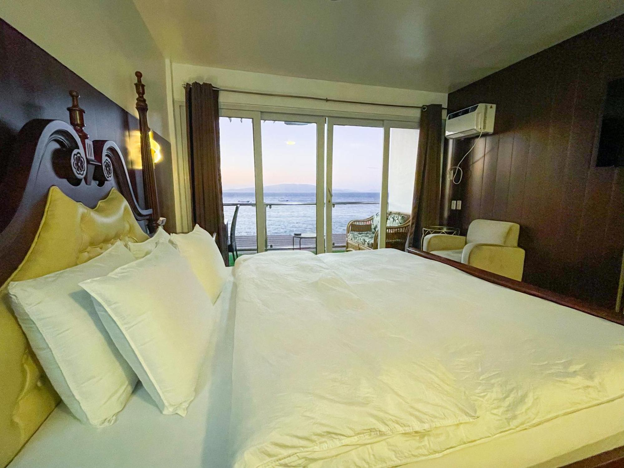 Montani Beach Resort Puerto Galera Powered By Cocotel Екстериор снимка