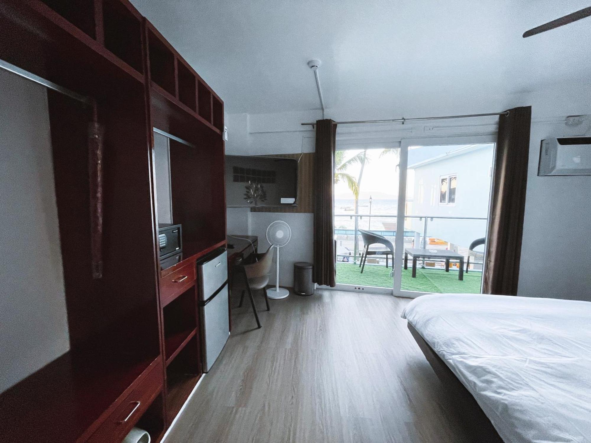 Montani Beach Resort Puerto Galera Powered By Cocotel Екстериор снимка