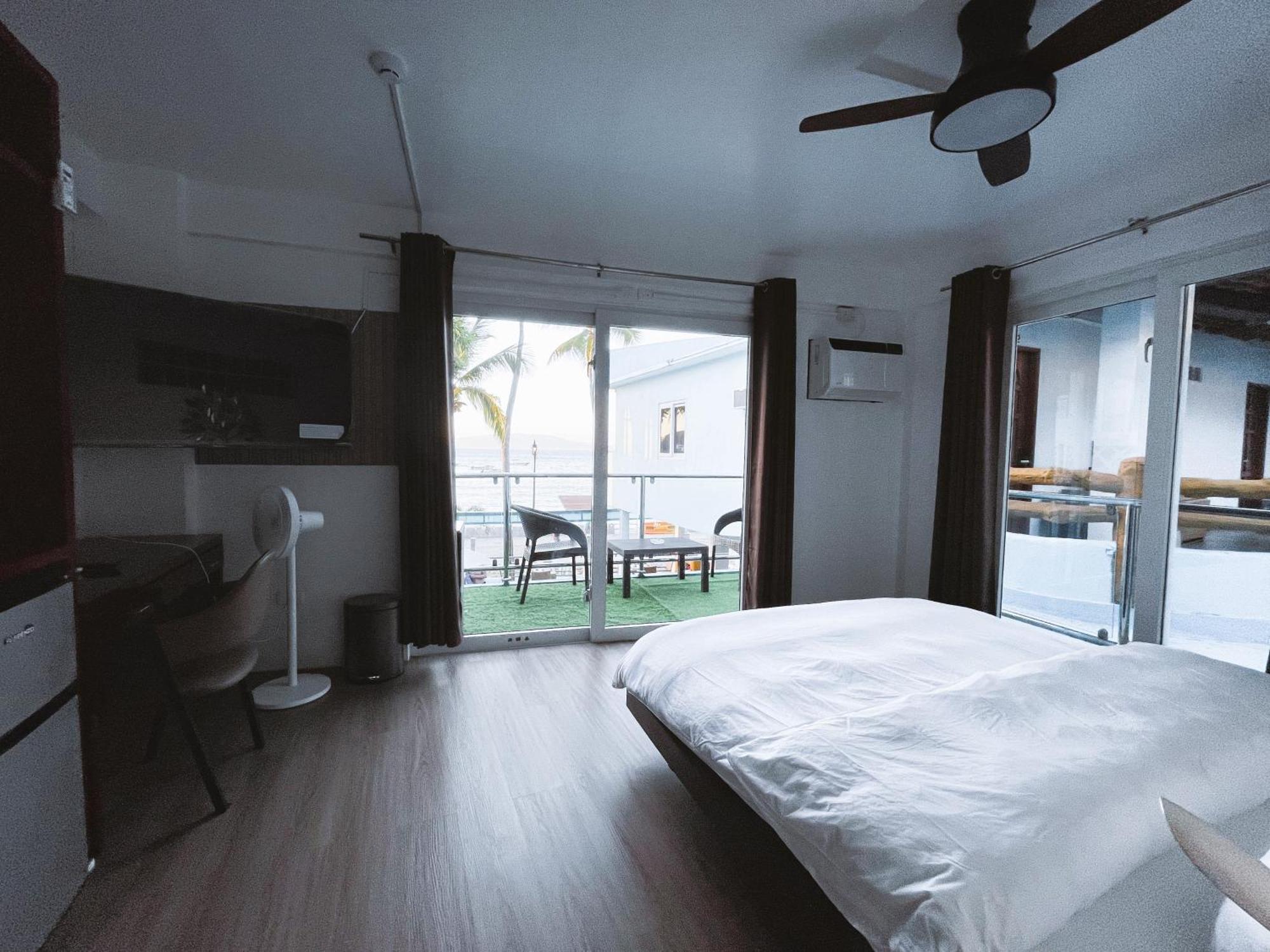 Montani Beach Resort Puerto Galera Powered By Cocotel Екстериор снимка