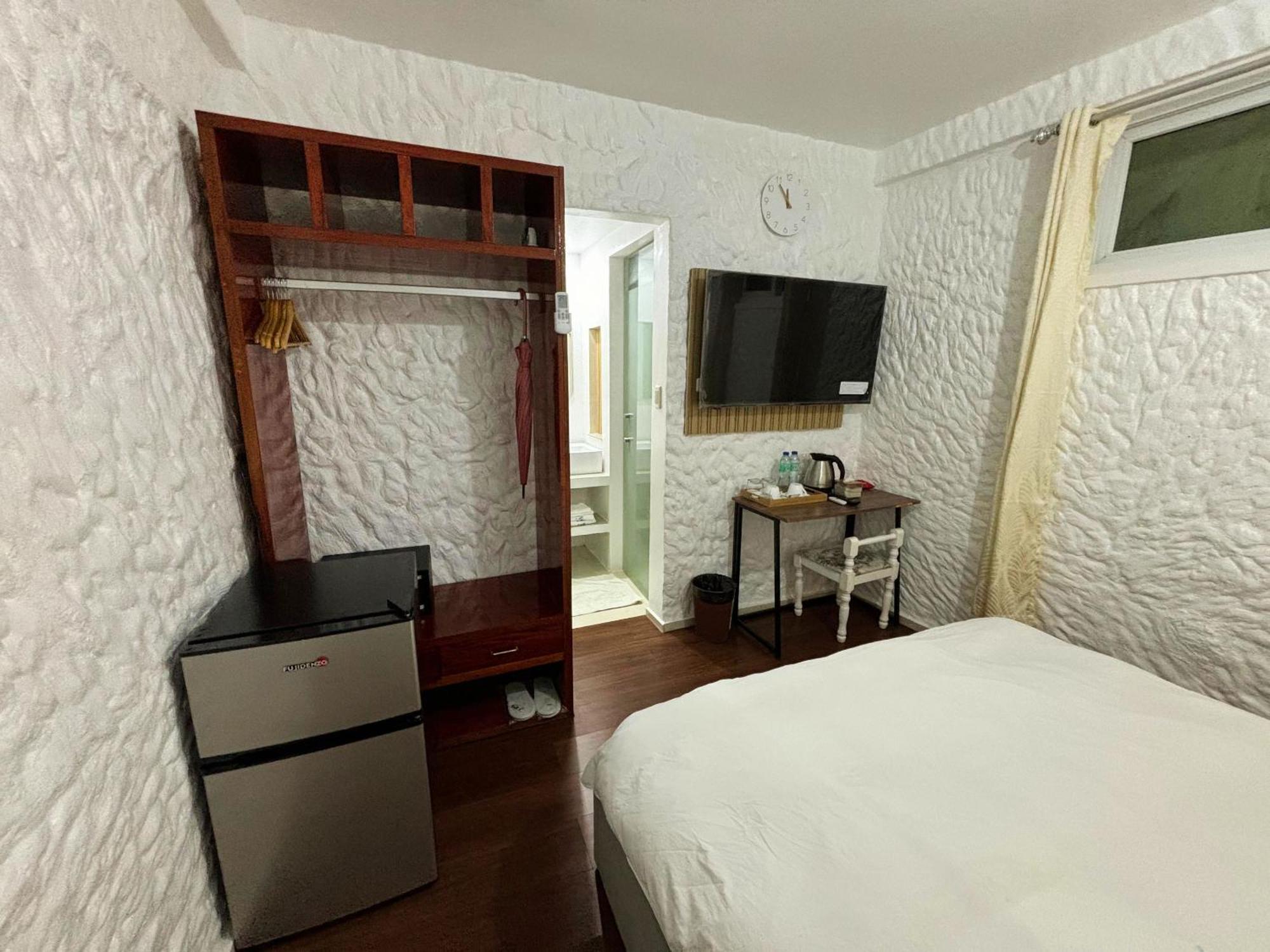 Montani Beach Resort Puerto Galera Powered By Cocotel Екстериор снимка