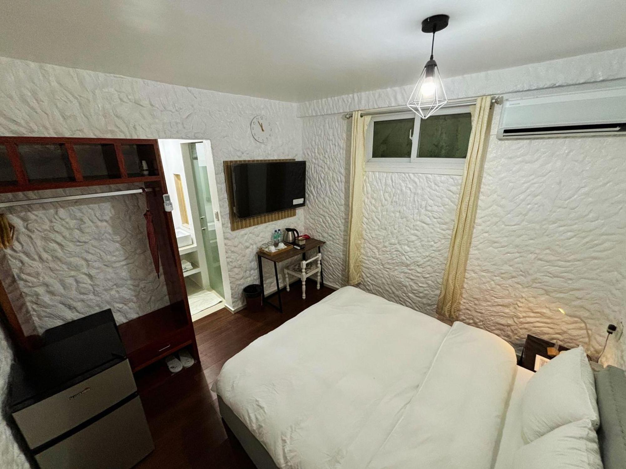 Montani Beach Resort Puerto Galera Powered By Cocotel Екстериор снимка